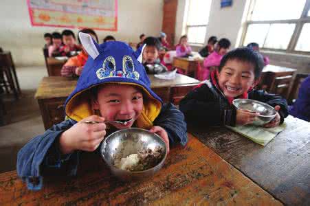 中小学生午餐