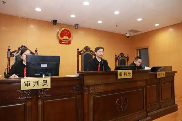 普通水果贴标签变“进口名果”，上海集中宣判6起同类刑案